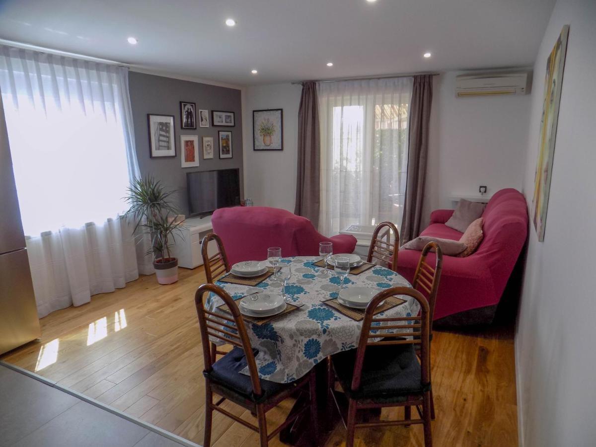 Oriella Apartmans And Room Novigrad Istria Exterior foto