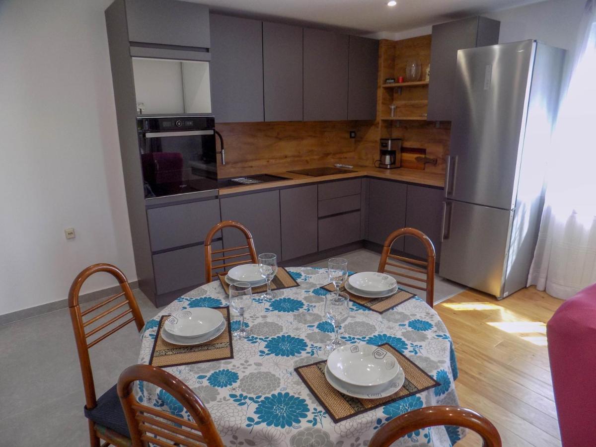 Oriella Apartmans And Room Novigrad Istria Exterior foto